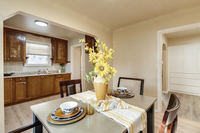 dining area featuring sink and light hardwood / wood-style floors