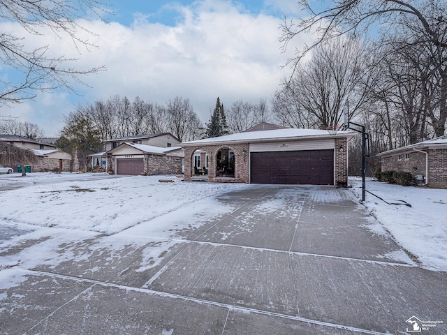 view of front facade featuring a garage