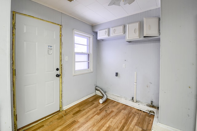 clothes washing area with hookup for an electric dryer, light hardwood / wood-style floors, and ceiling fan