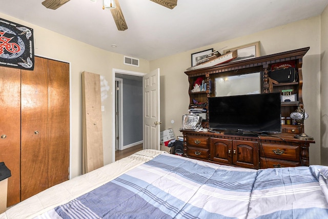 bedroom with ceiling fan