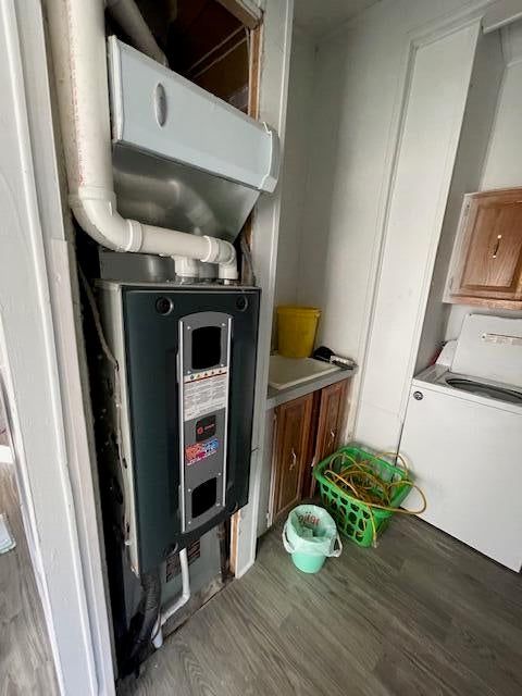 utility room with washer / dryer