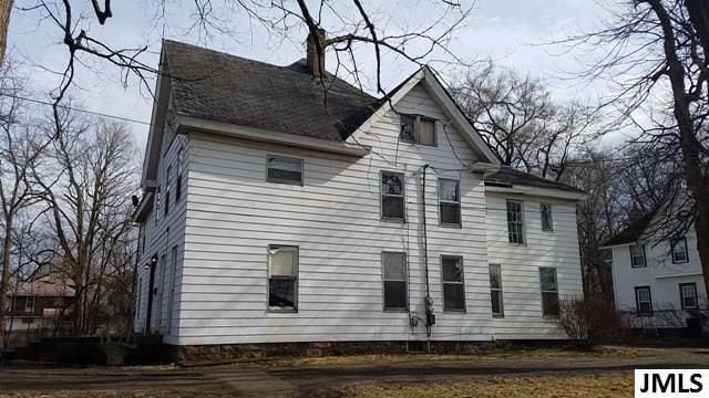 view of side of property