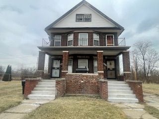 view of front facade featuring a porch and a front yard