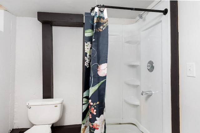 bathroom with toilet and a shower with shower curtain