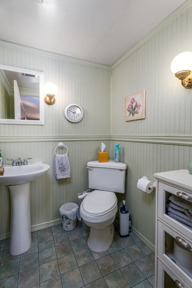 bathroom featuring sink and toilet