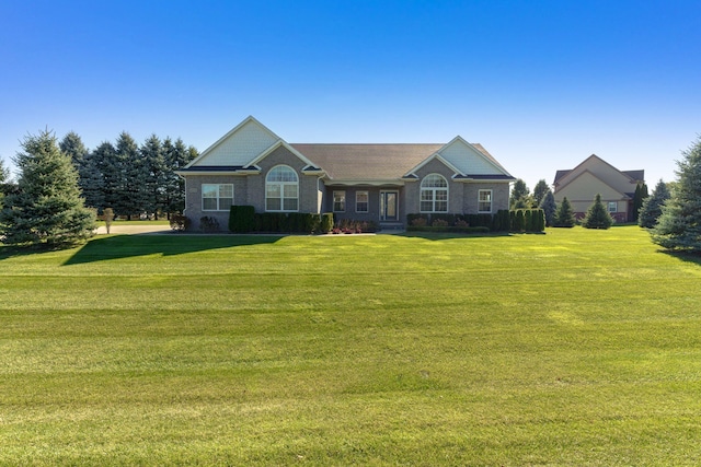 view of front of house featuring a front yard