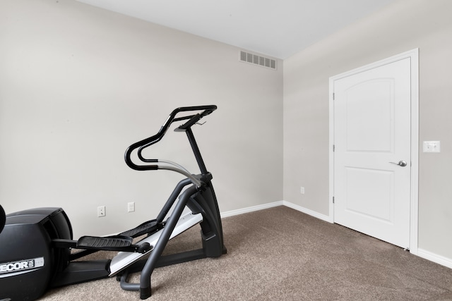 workout area with carpet floors, baseboards, and visible vents