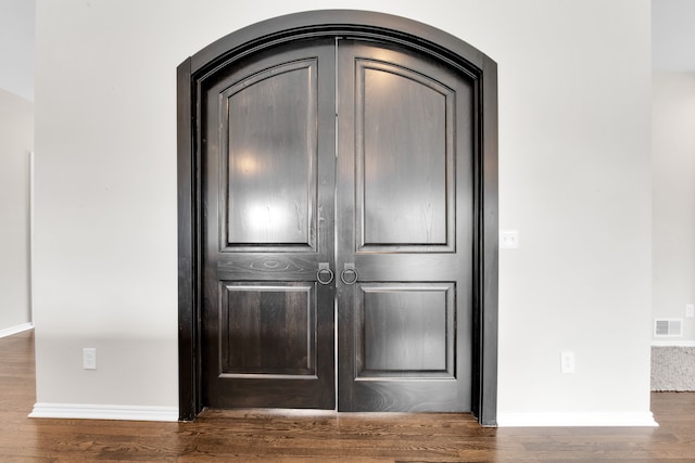 details featuring visible vents, baseboards, and wood finished floors