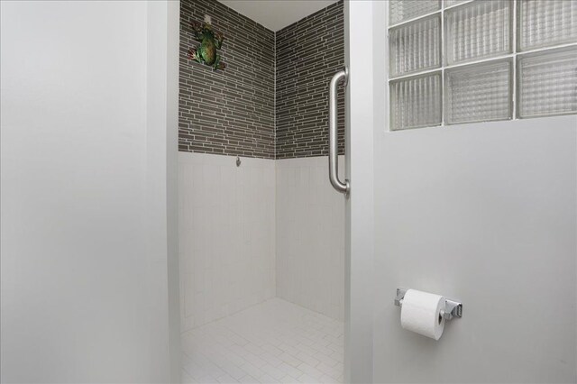 bathroom with a tile shower