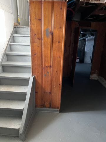 stairway featuring concrete flooring