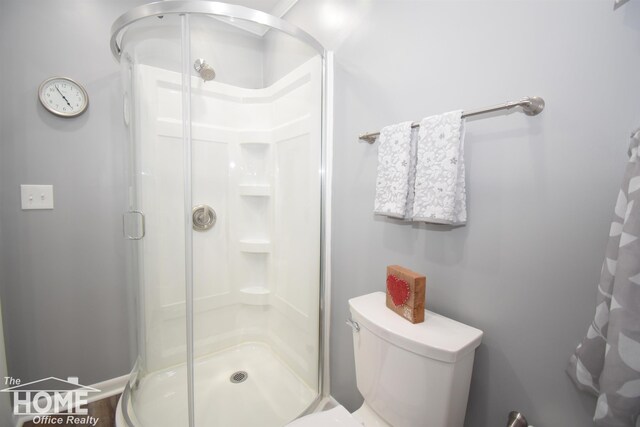 bathroom featuring toilet and walk in shower