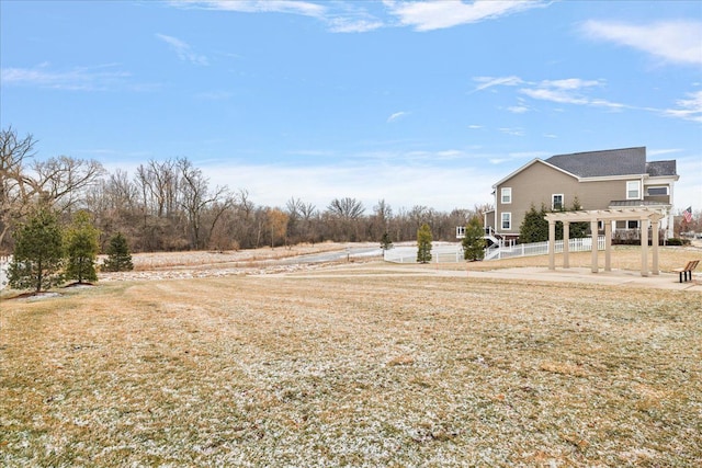 view of yard featuring a pergola