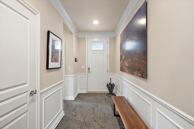 entryway with crown molding