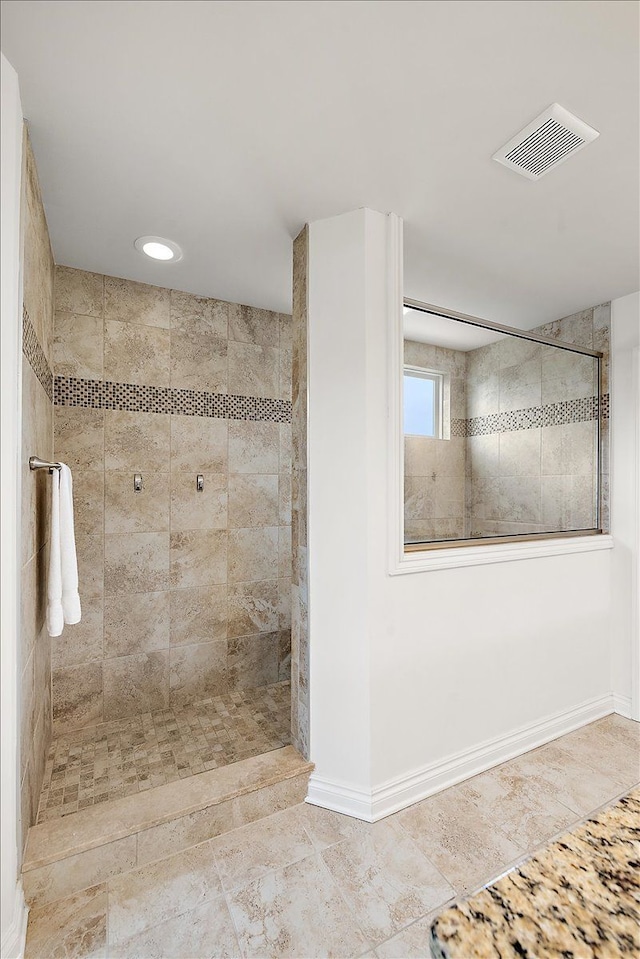 bathroom featuring tiled shower