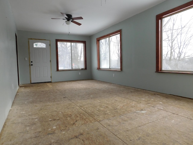 foyer entrance featuring ceiling fan