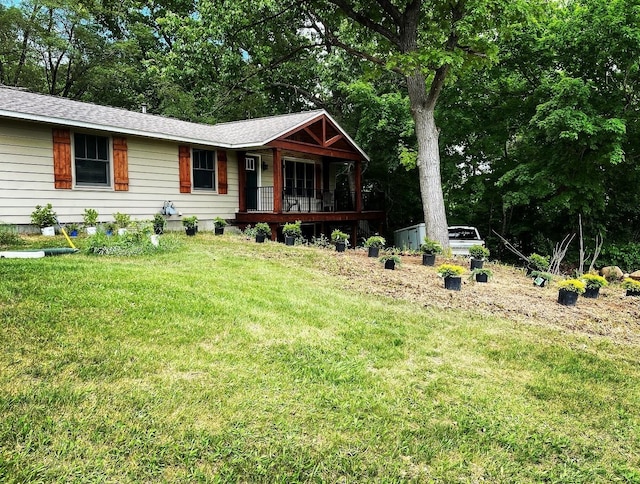 view of front of property with covered porch and a front lawn