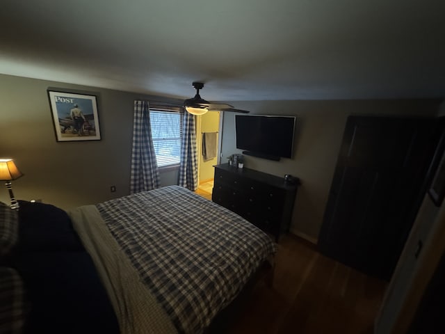 bedroom with ceiling fan