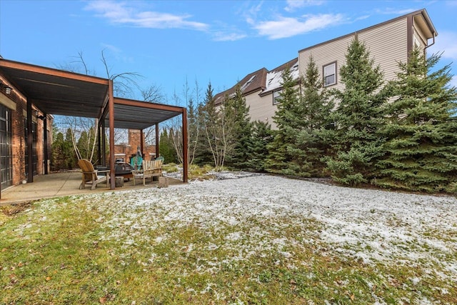 view of yard featuring a patio area