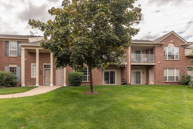 view of front of house with a front lawn