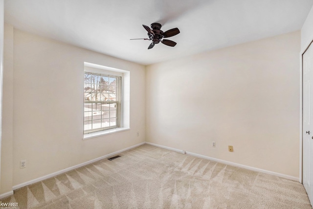 carpeted empty room featuring ceiling fan