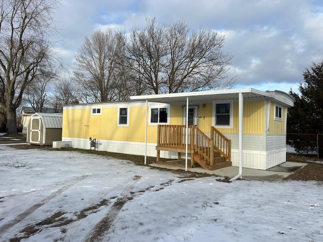 manufactured / mobile home featuring a storage unit