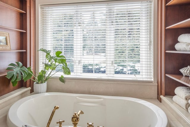 bathroom featuring tiled tub