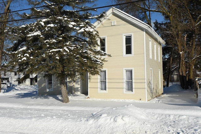 view of front facade