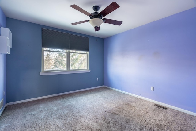 unfurnished room featuring ceiling fan and carpet