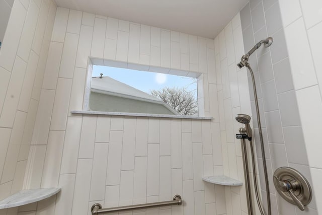 bathroom featuring a tile shower