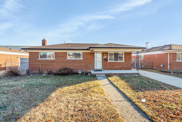 view of front of home featuring a front yard