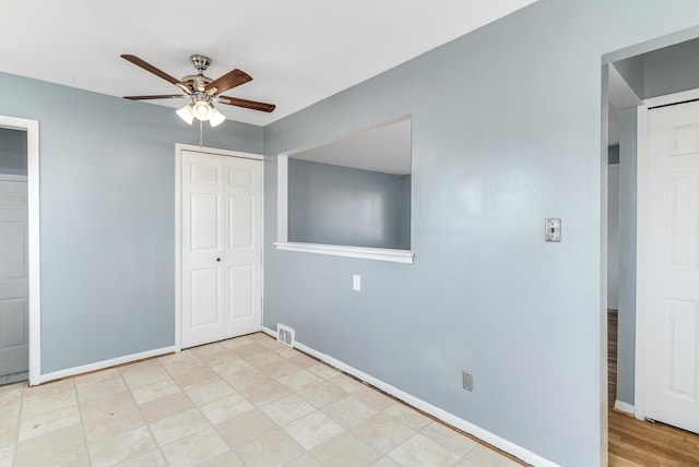 unfurnished bedroom featuring ceiling fan