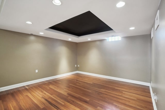 372 Overlook Dr, Oxford, MI 48371 - empty room with a tray ceiling, wood finished floors, and baseboards