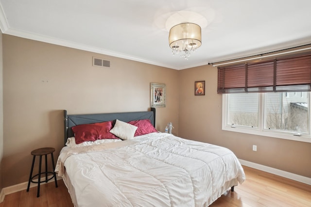 372 Overlook Dr, Oxford, MI 48371 - bedroom with baseboards, ornamental molding, wood finished floors, and visible vents