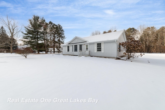 view of front of property