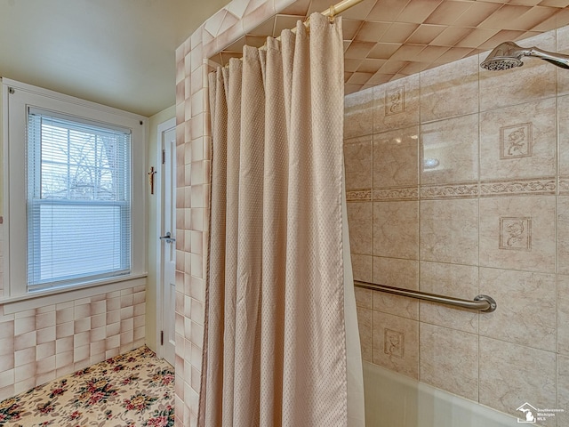 bathroom with shower / tub combo