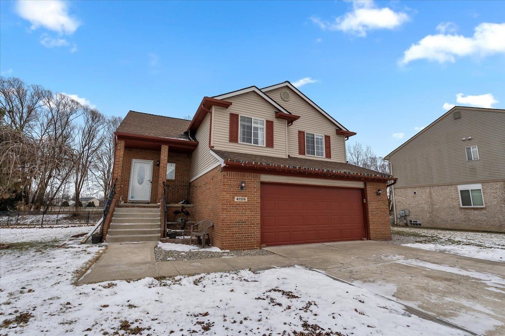 view of front property featuring a garage