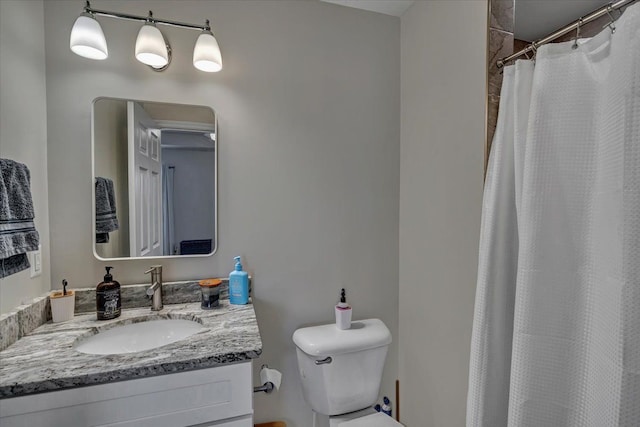 bathroom with curtained shower, toilet, and vanity