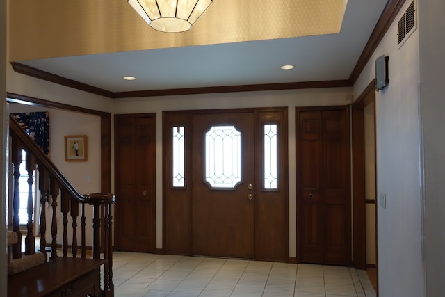 foyer featuring crown molding and a healthy amount of sunlight