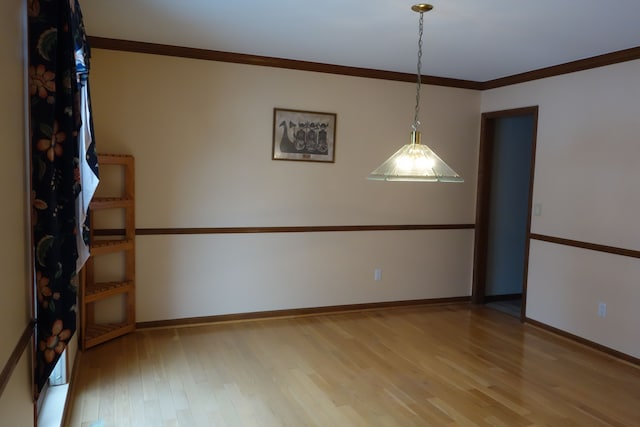 unfurnished room featuring crown molding and light hardwood / wood-style flooring