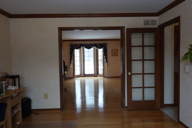 empty room featuring light hardwood / wood-style flooring and ornamental molding