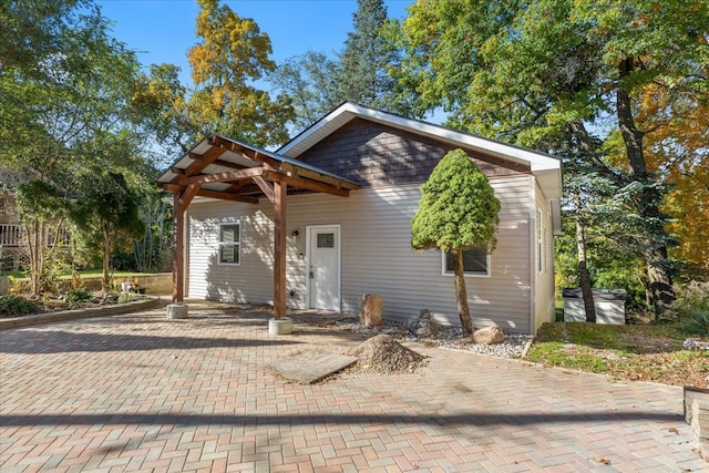 view of front of property