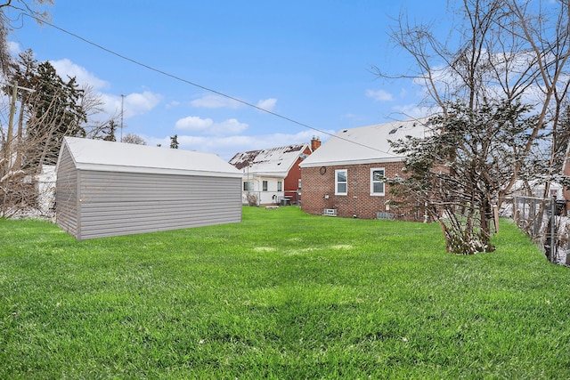 view of yard with an outdoor structure