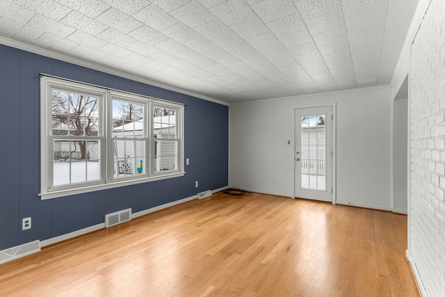 unfurnished room featuring crown molding and hardwood / wood-style flooring