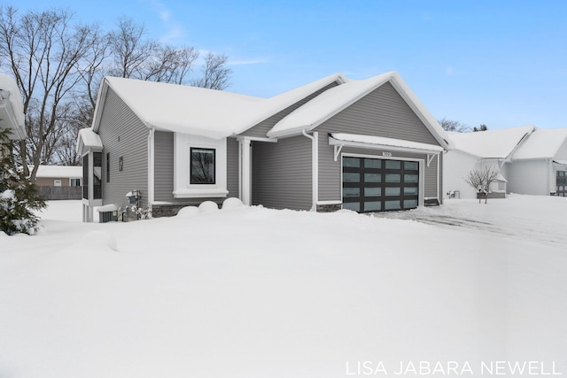 view of front facade featuring a garage