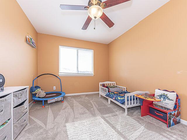 bedroom featuring carpet floors and ceiling fan