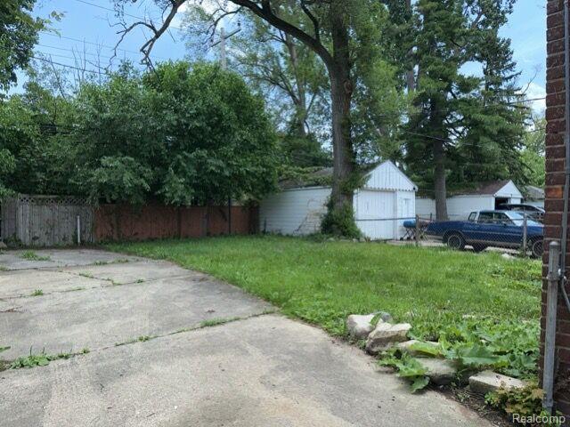 18058 Tracey St, Detroit, MI 48235 - photo 5
