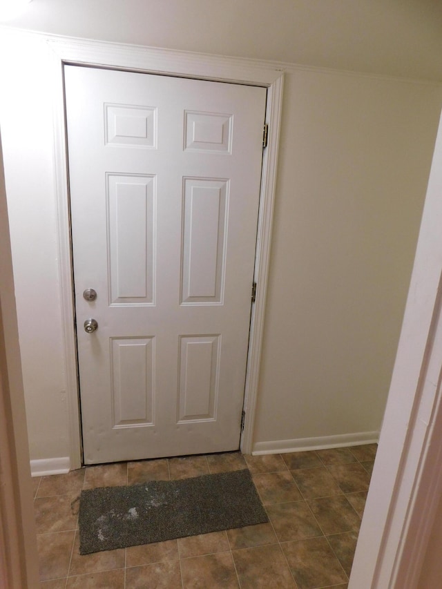 1336 Agard Ave, Benton Harbor, MI 49022 - entryway featuring baseboards