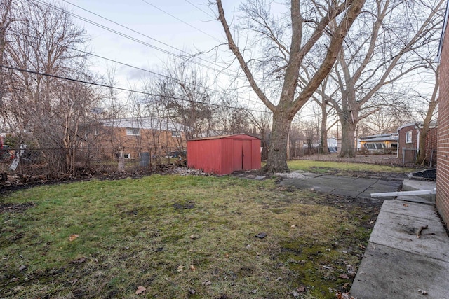 view of yard with a shed