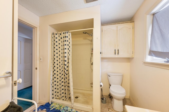 bathroom with toilet, a textured ceiling, and a shower with curtain