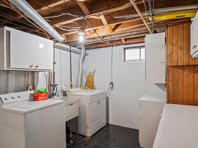 washroom featuring cabinets and washing machine and clothes dryer